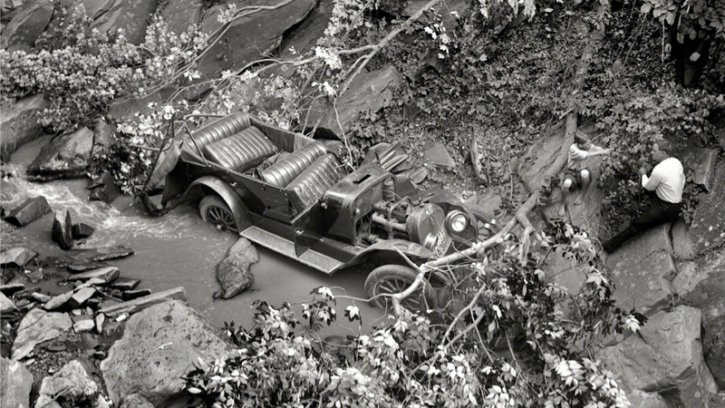 Illustration for article titled Crash Photos From The Beginning Of Motoring Are Stunningly Beautiful